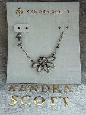 Kendra Scott necklace